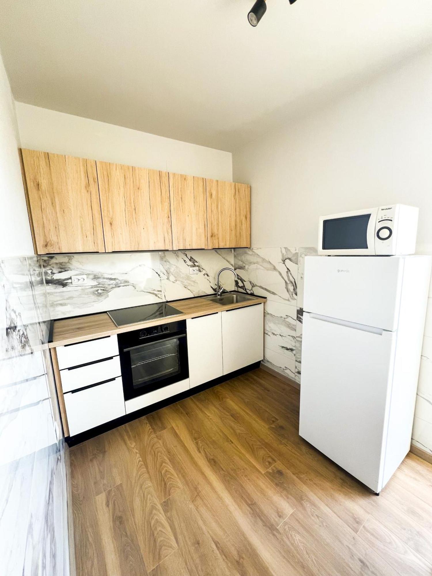 Apartment J&l *